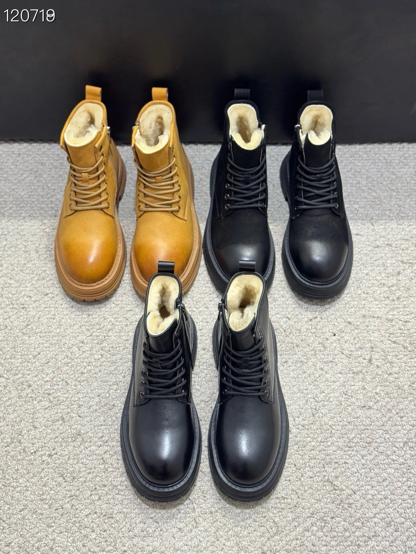 Men's men's shoes 💰660 [New style] 🦥🦥UGG - high-end quality 🔥Australian imported wool 🔥Full fur original single entry and exit counter without pressure, let you feel no replacement 💏The upper is made of first-layer cowhide 'all original Australian wool' Strict men's boots thick wool can be distinguished by the naked eye 💓Real wool keeps warm and does not smell like feet, warms the whole winter ✨Carefully crafted for those who know the goods🔥Size: 38-44 (45 customized